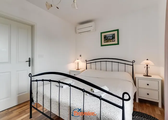 Romantic With A Large Pool And Garden In A Quiet Area - By Traveler Tourist Agency Krk Id 2158 Vrh (Krk)
