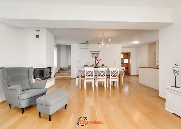 Willa Romantic With A Large Pool And Garden In A Quiet Area - By Traveler Tourist Agency Krk Id 2158 *