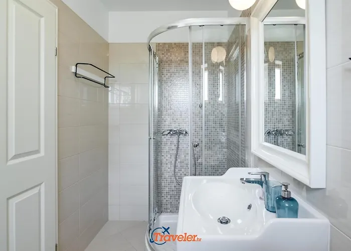 Romantic With A Large Pool And Garden In A Quiet Area - By Traveler Tourist Agency Krk Id 2158 Vrh (Krk)