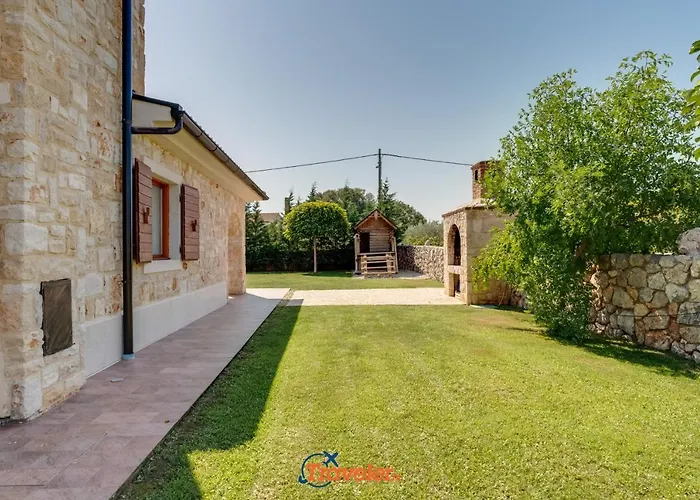 Willa Romantic With A Large Pool And Garden In A Quiet Area - By Traveler Tourist Agency Krk Id 2158