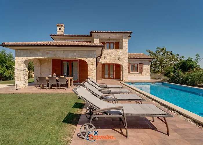 Willa Romantic With A Large Pool And Garden In A Quiet Area - By Traveler Tourist Agency Krk Id 2158 Vrh (Krk)