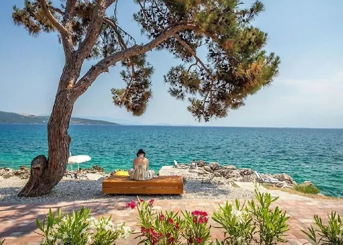 Romantic With A Large Pool And Garden In A Quiet Area - By Traveler Tourist Agency Krk Id 2158 Willa *