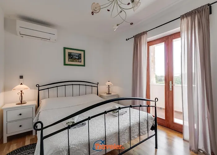 Romantic With A Large Pool And Garden In A Quiet Area - By Traveler Tourist Agency Krk Id 2158 Willa