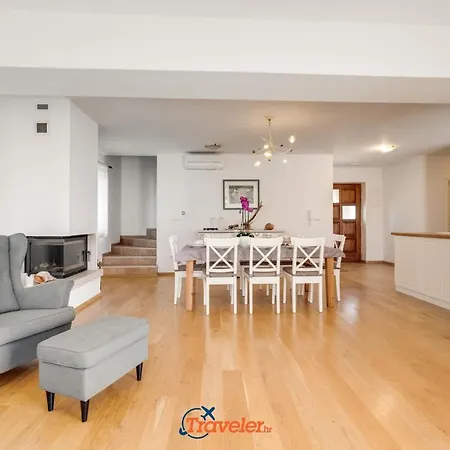 Vila House *