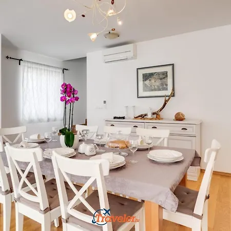 House * Vrh (Krk)