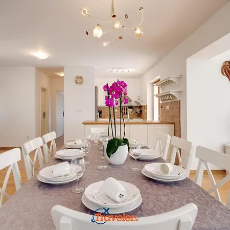 House * Vrh (Krk)