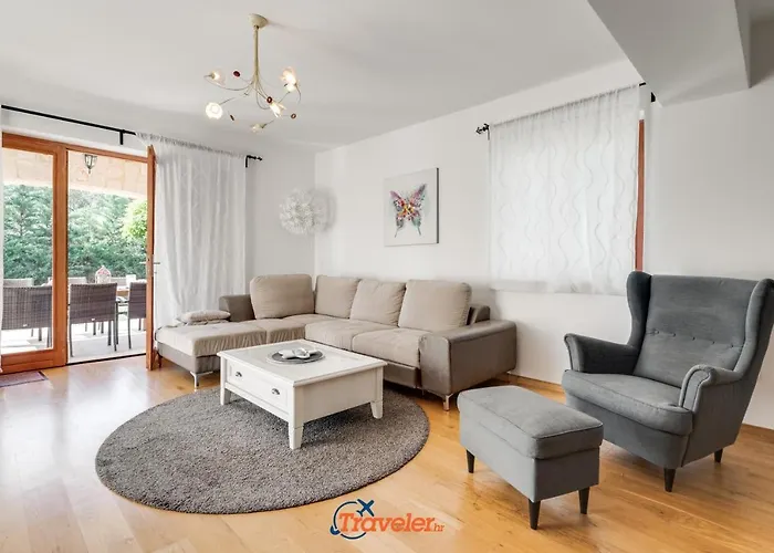 Vila Romantic With A Large Pool And Garden In A Quiet Area - By Traveler Tourist Agency Krk Id 2158