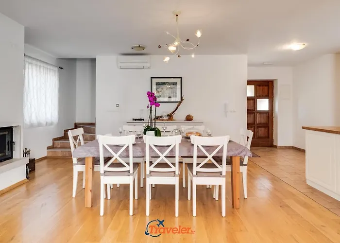 Romantic With A Large Pool And Garden In A Quiet Area - By Traveler Tourist Agency Krk Id 2158 Vrh (Krk)