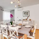 House * Vrh (Krk)